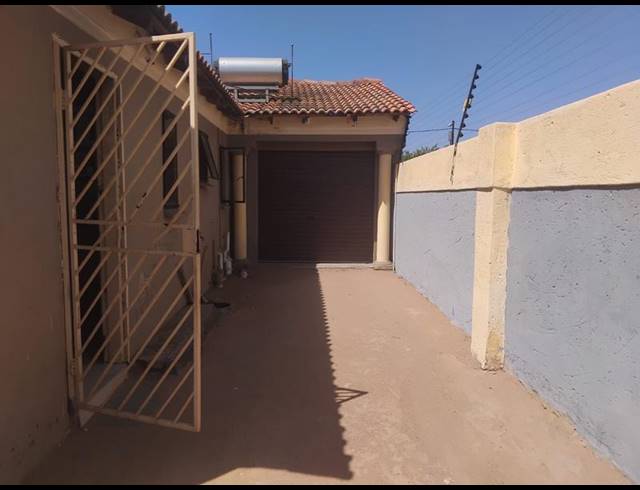 3 BEDROOM HOUSE FOR SALE IN SOSHANGUVE VV
